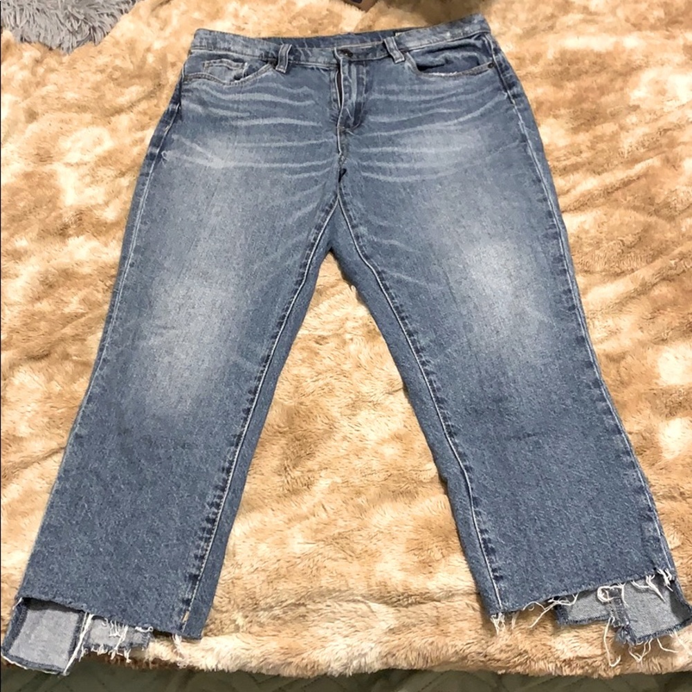 Women’s High Rise Crop Jeans